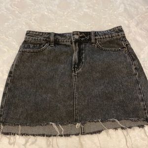 Passing black denim skirt